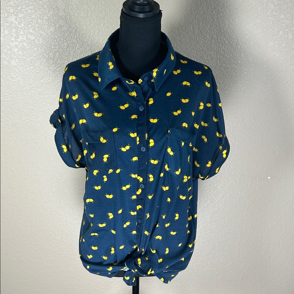 Eden & Olivia Navy Blue Lemon Print with Tie Front Top Size XL